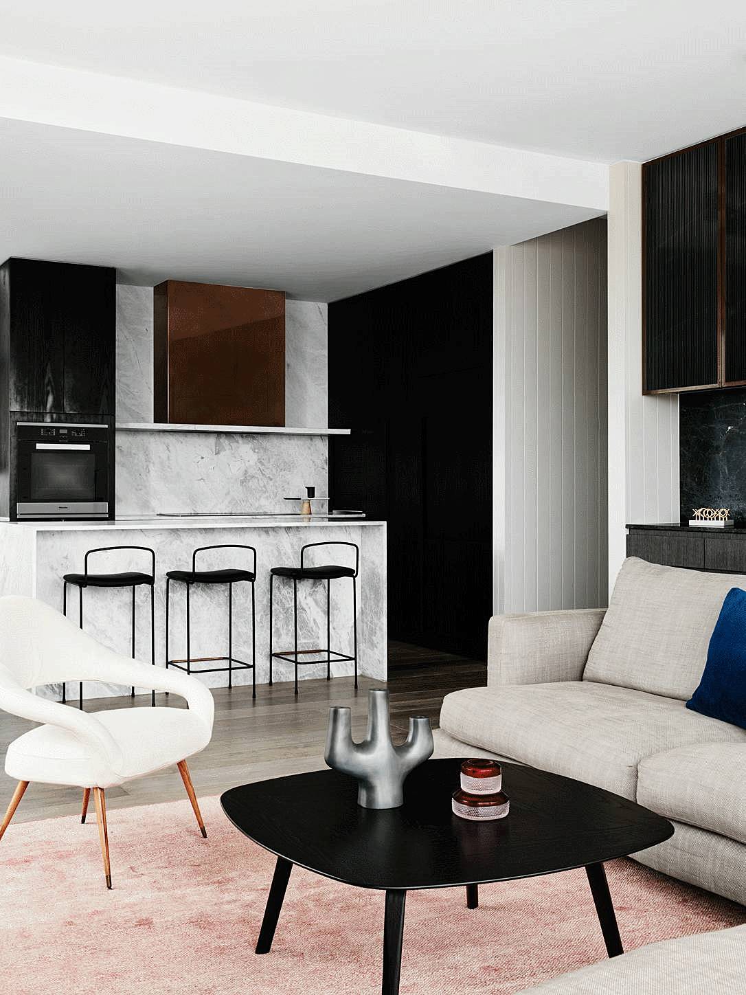 越白越簡，越極致