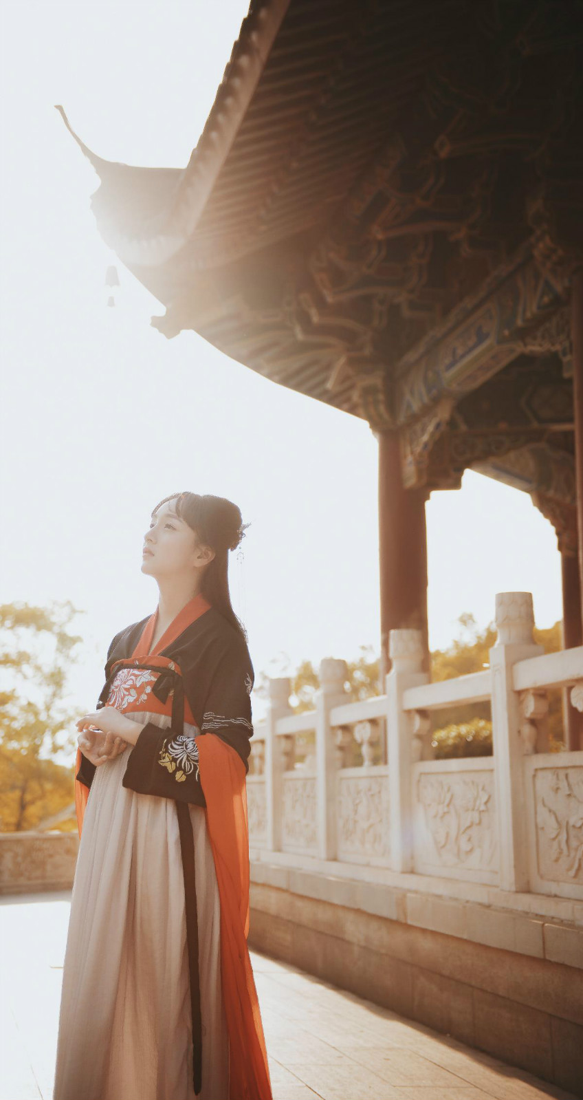 親密無(wú)間的閨蜜漢服古裝攝影