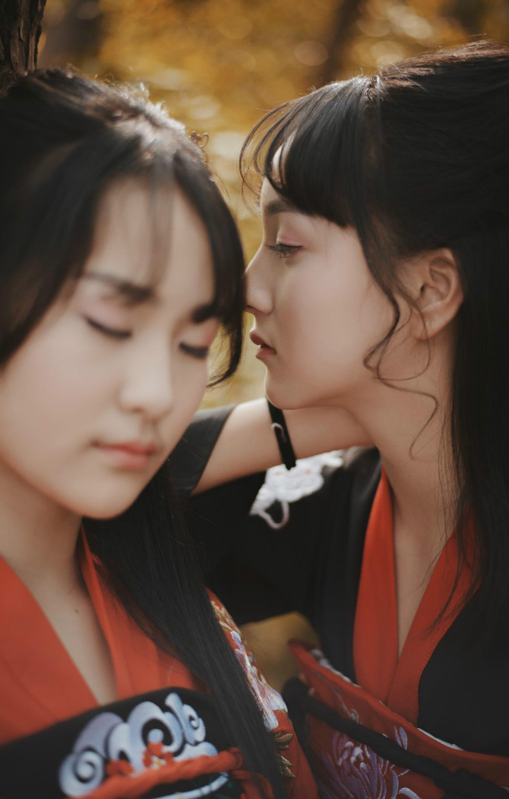 親密無(wú)間的閨蜜漢服古裝攝影