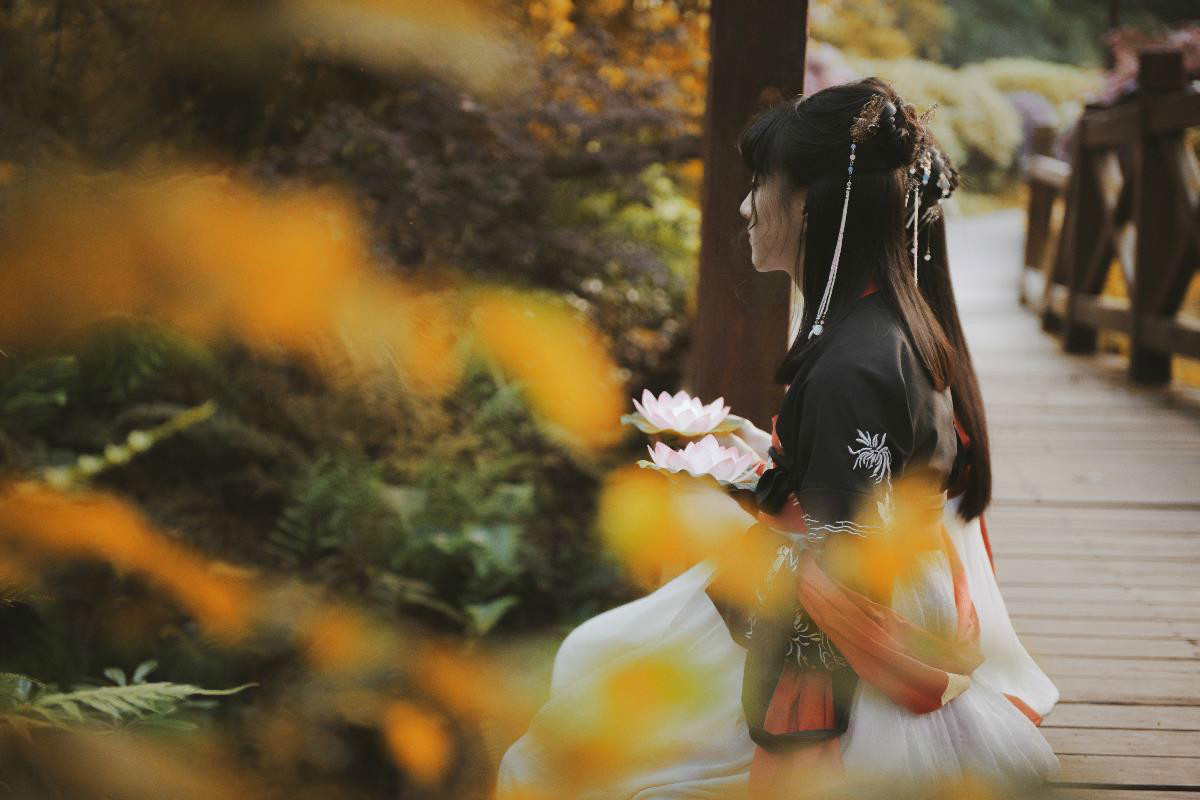 親密無(wú)間的閨蜜漢服古裝攝影