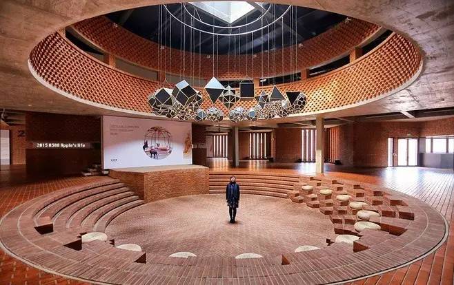 紅磚的建筑藝術，每一張紅磚墻都可以拿去做紅