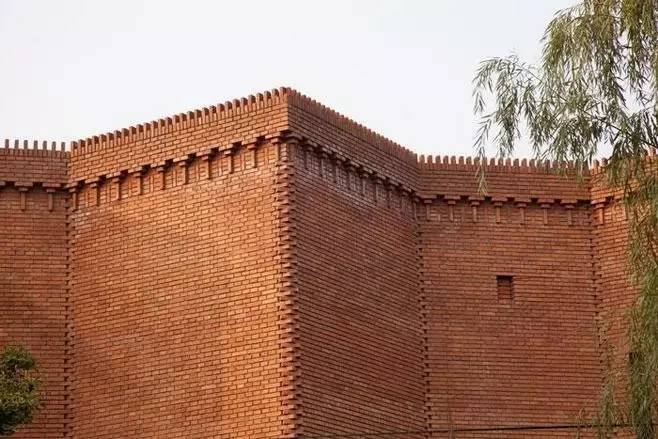 紅磚的建筑藝術(shù)，每一張紅磚墻都可以拿去做紅