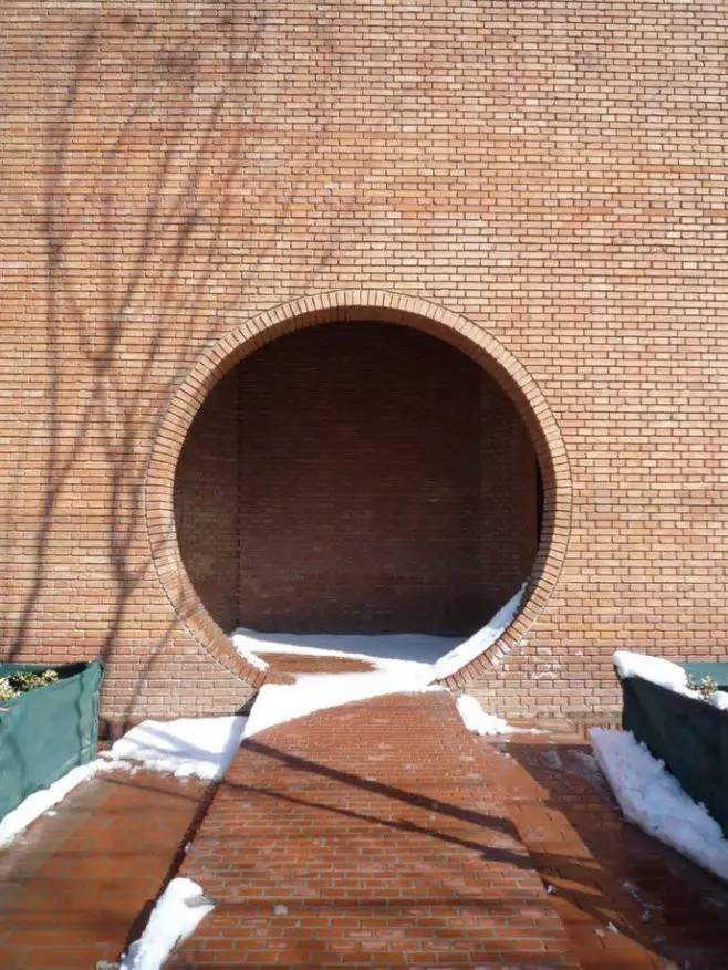 紅磚的建筑藝術(shù)，每一張紅磚墻都可以拿去做紅