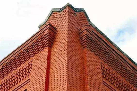 紅磚的建筑藝術(shù)，每一張紅磚墻都可以拿去做紅