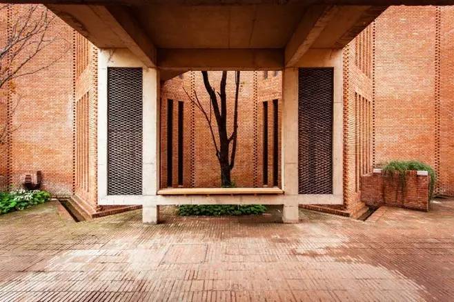 紅磚的建筑藝術(shù)，每一張紅磚墻都可以拿去做紅