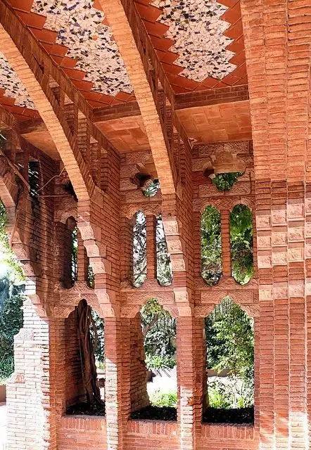 紅磚的建筑藝術(shù)，每一張紅磚墻都可以拿去做紅