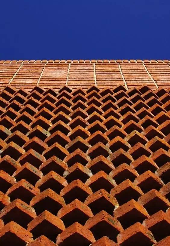 紅磚的建筑藝術(shù)，每一張紅磚墻都可以拿去做紅