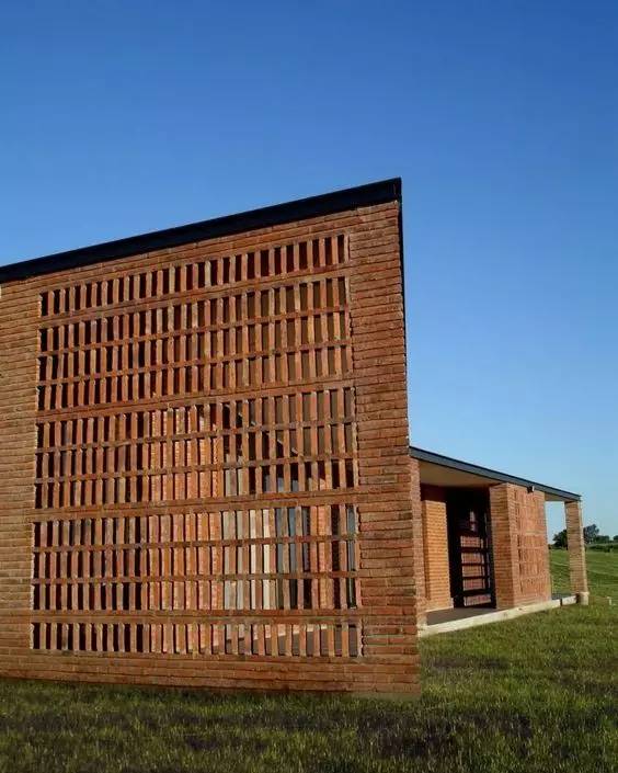 紅磚的建筑藝術(shù)，每一張紅磚墻都可以拿去做紅