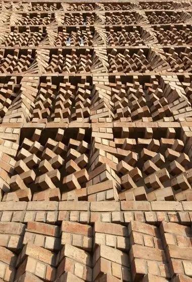 紅磚的建筑藝術(shù)，每一張紅磚墻都可以拿去做紅