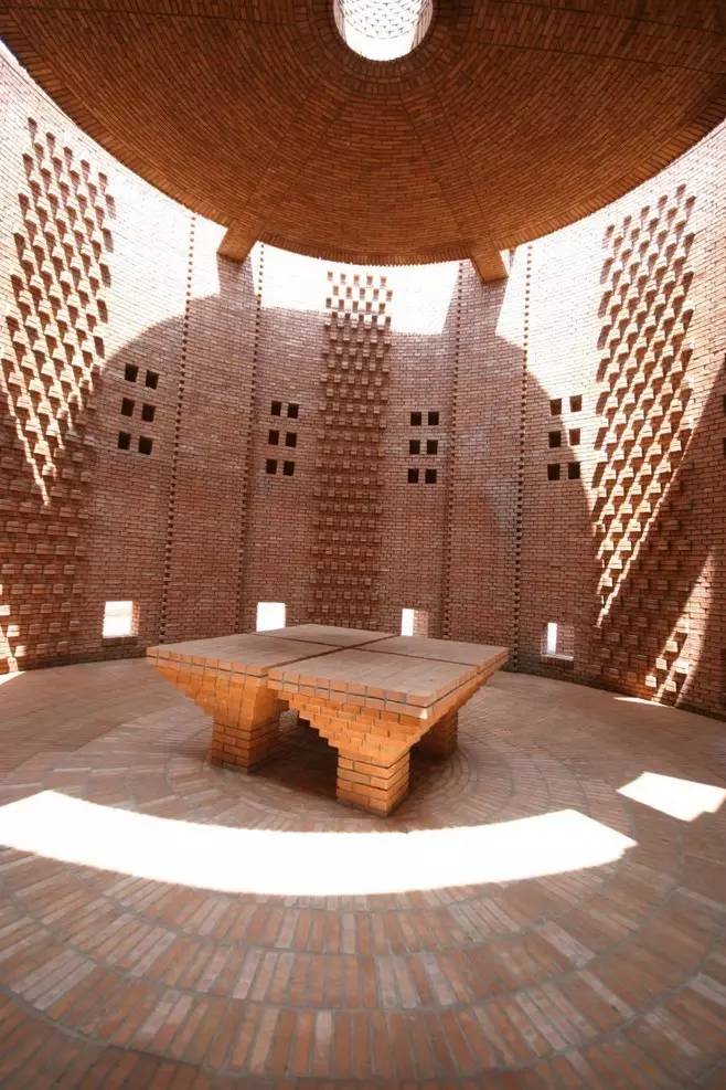 紅磚的建筑藝術(shù)，每一張紅磚墻都可以拿去做紅