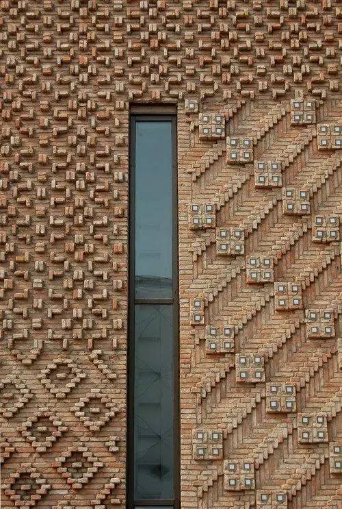 紅磚的建筑藝術(shù)，每一張紅磚墻都可以拿去做紅