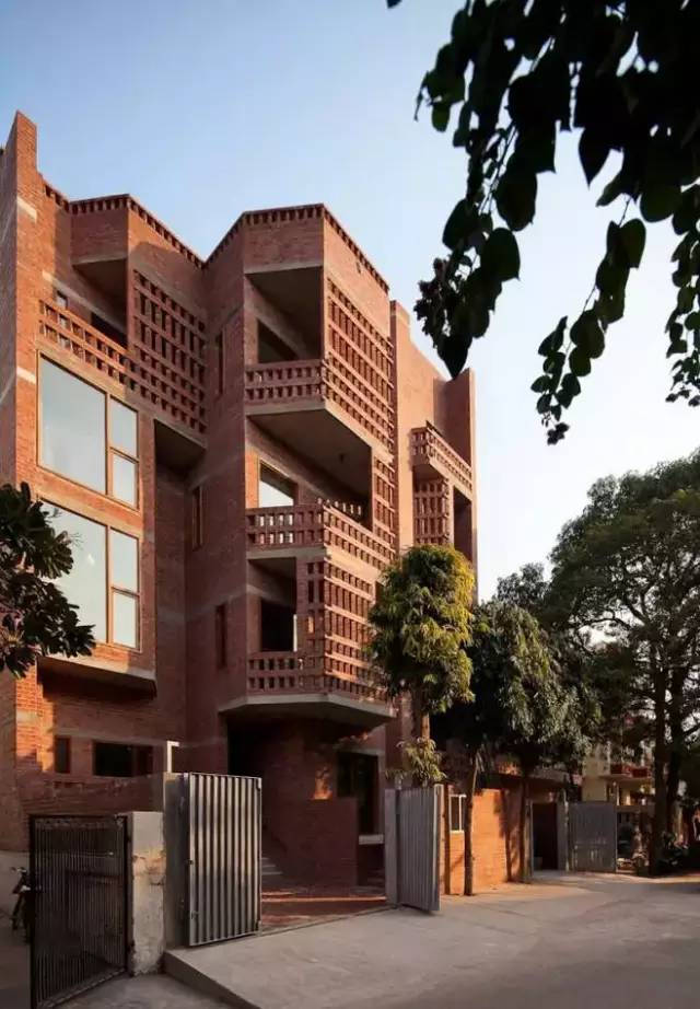 紅磚的建筑藝術(shù)，每一張紅磚墻都可以拿去做紅