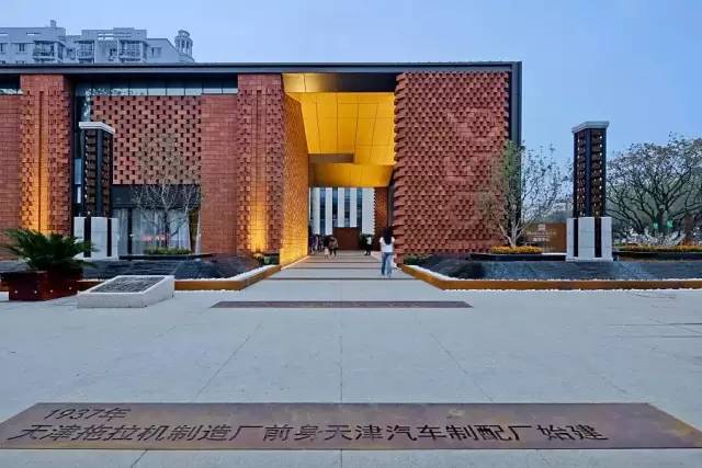 紅磚的建筑藝術(shù)，每一張紅磚墻都可以拿去做紅