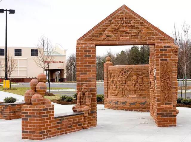 紅磚的建筑藝術(shù)，每一張紅磚墻都可以拿去做紅