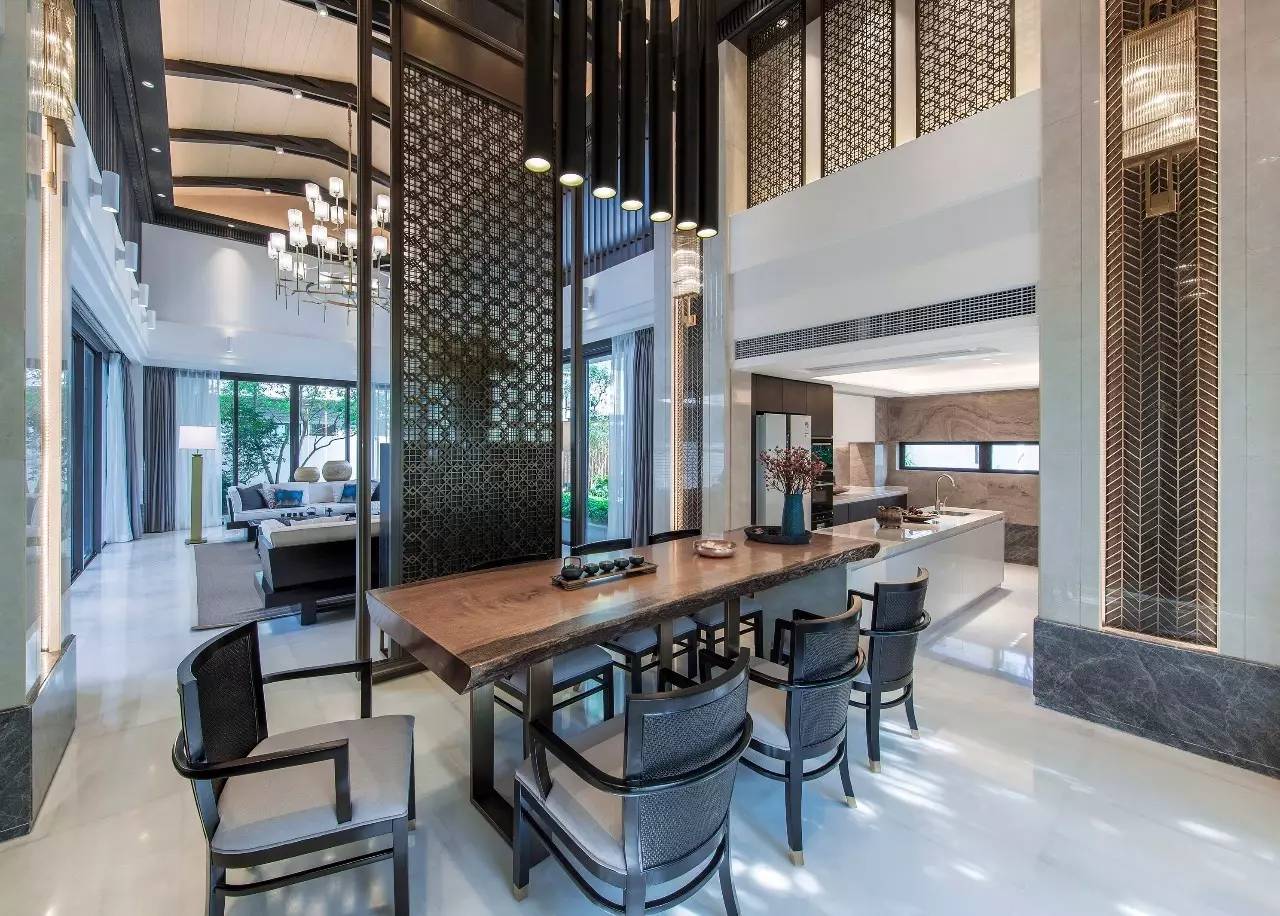 樸質(zhì)的奢華，自然返璞的當(dāng)代別墅設(shè)計