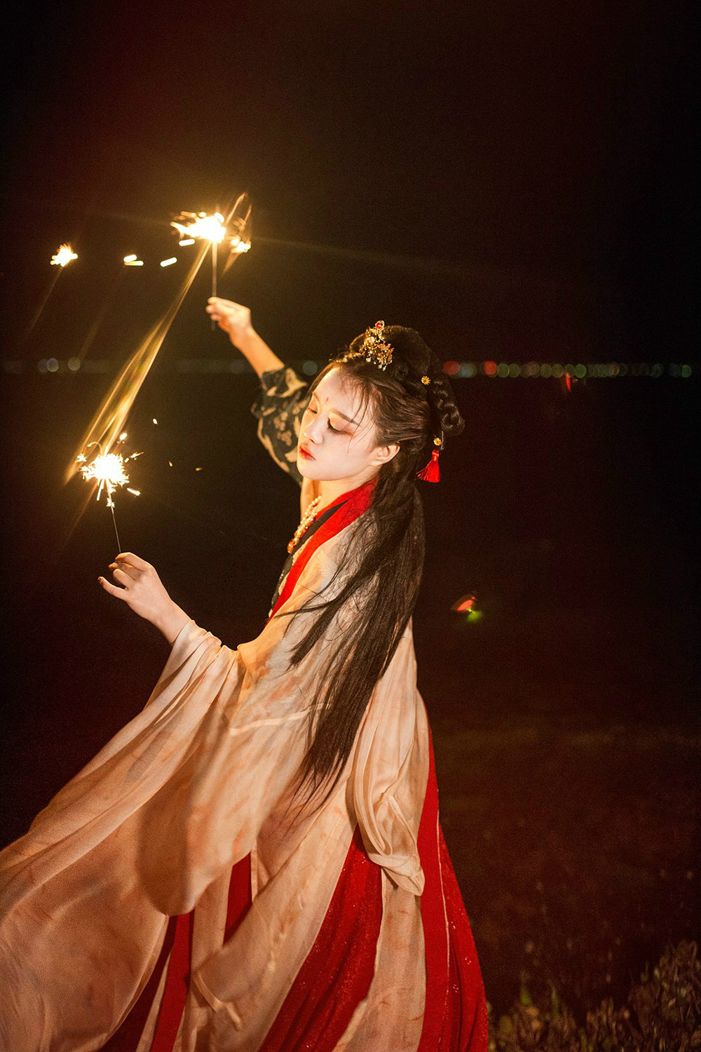 星空下翩翩起舞的古裝女子攝影