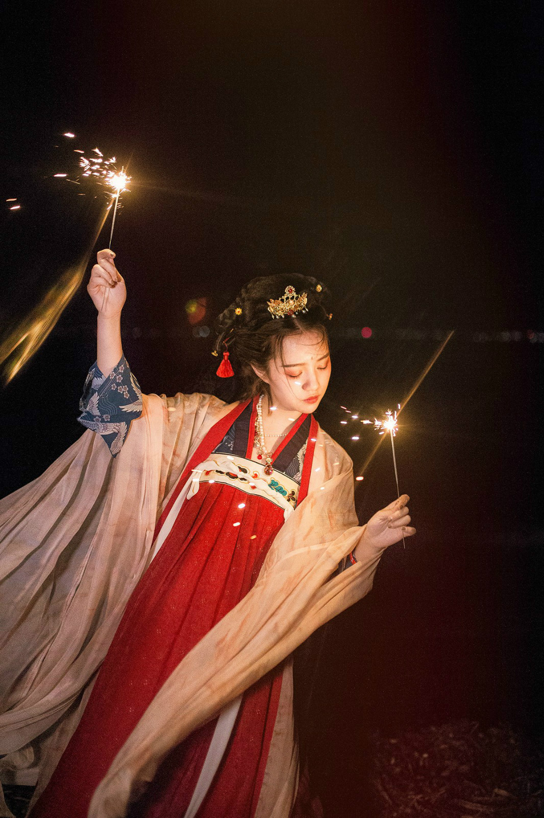 星空下翩翩起舞的古裝女子攝影