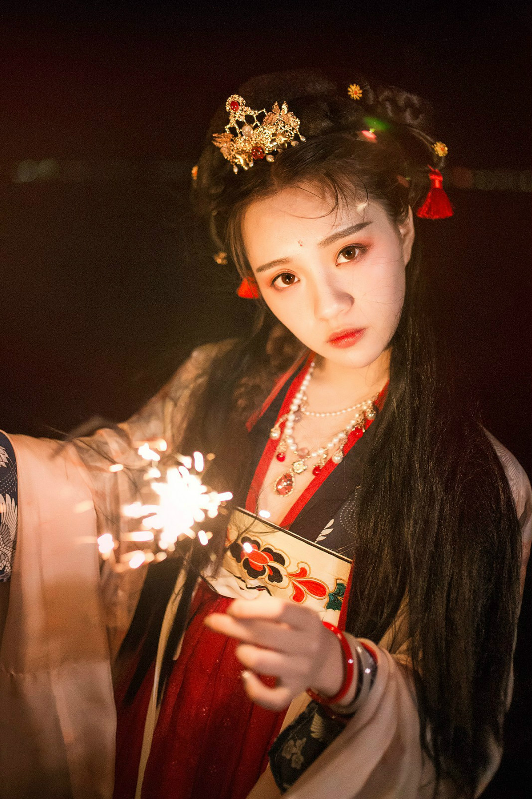 星空下翩翩起舞的古裝女子攝影