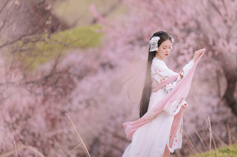 清新脫俗桃花仙子古裝女子攝影