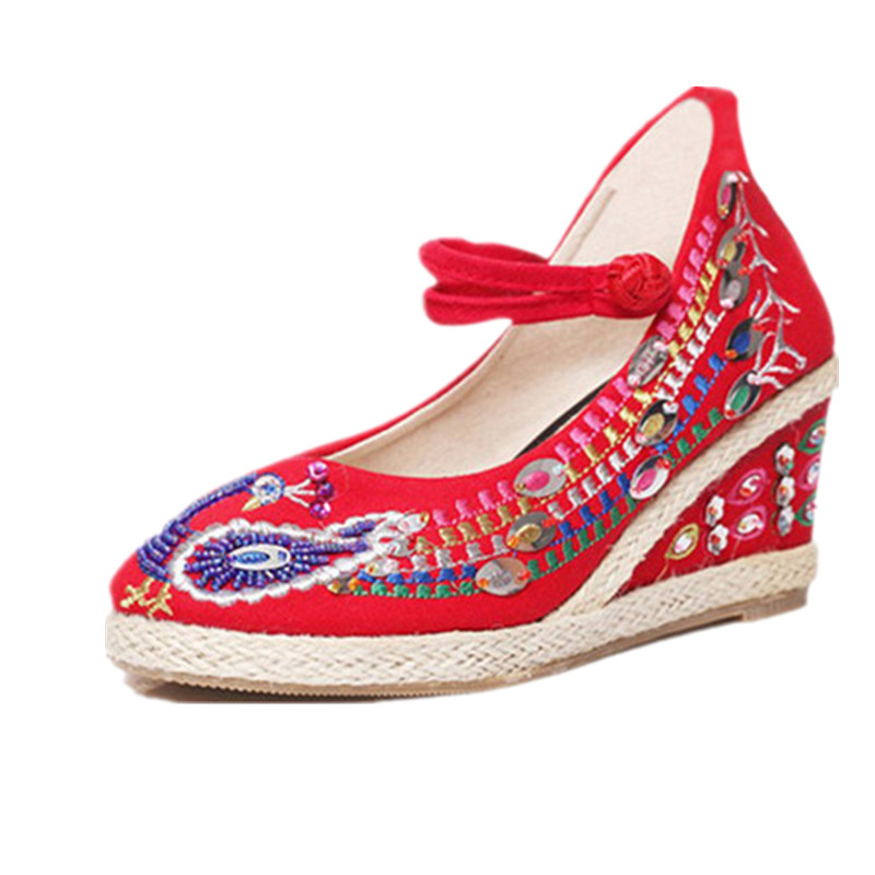 坡跟系帶繡花鞋，中式婚鞋