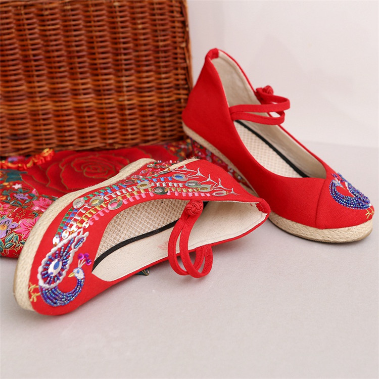 坡跟系帶繡花鞋，中式婚鞋