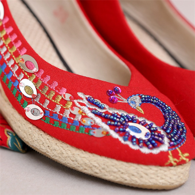 坡跟系帶繡花鞋，中式婚鞋