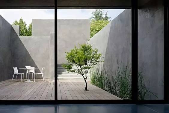 水泥墻樸素寂靜的美，庭院設(shè)計(jì)