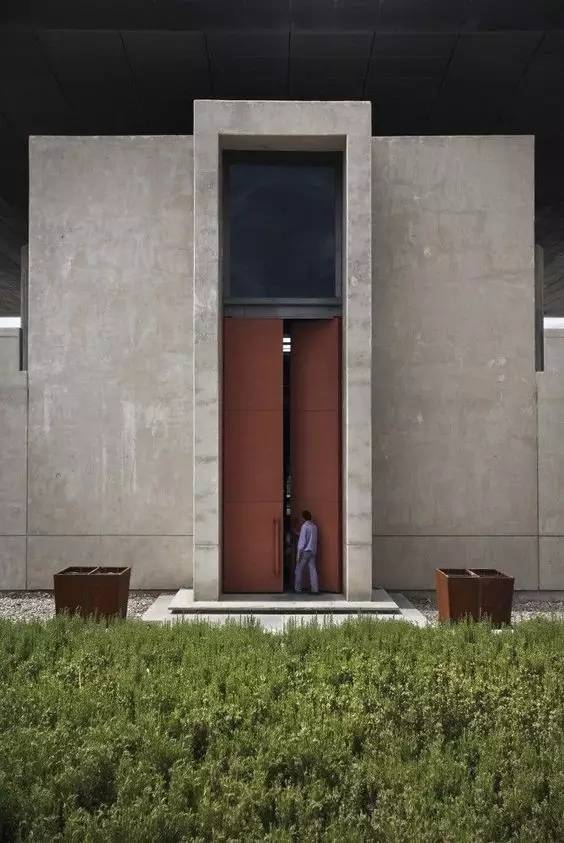 水泥墻樸素寂靜的美，庭院設(shè)計