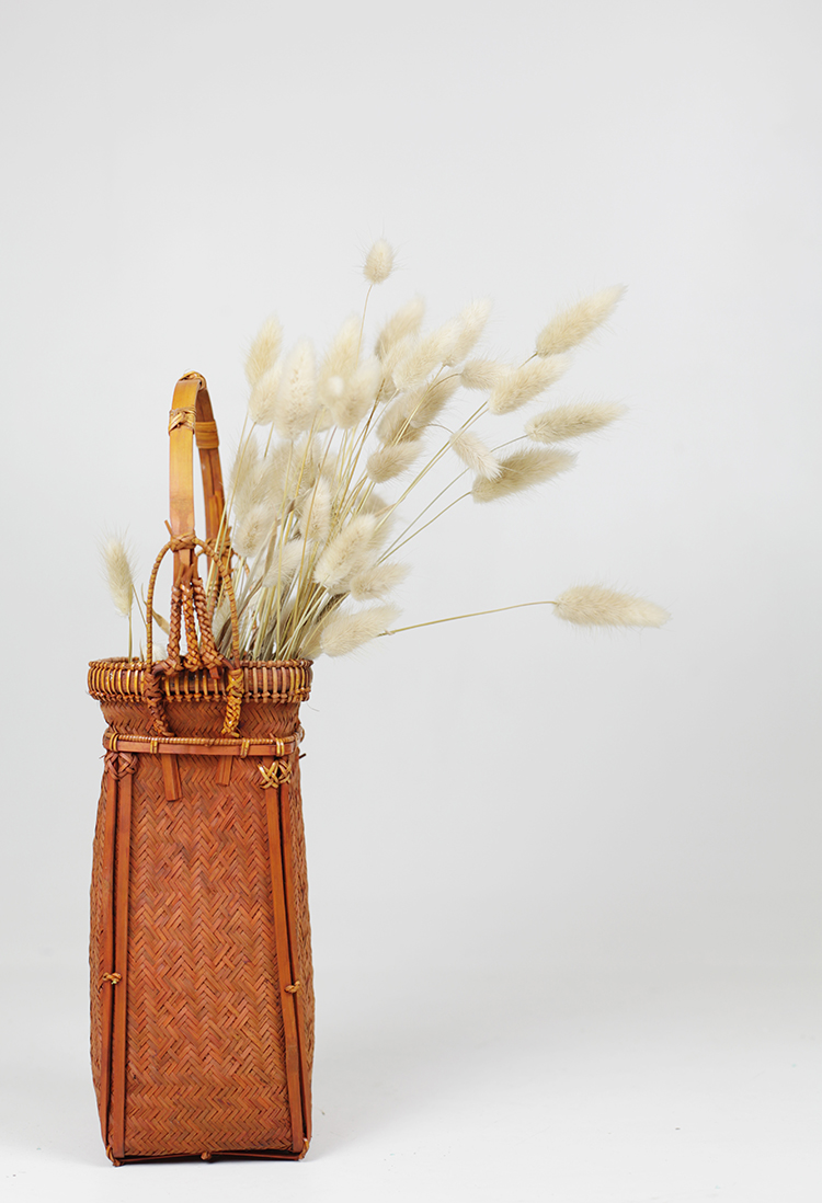 民藝文藝風(fēng)范的手工竹編長口提籃