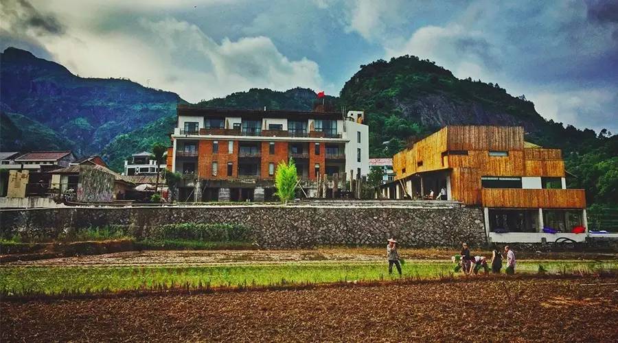 悅庭楠舍 ，兼顧田園風光與遠山樹林