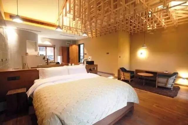 靜廬瀾柵，青山綿綿溪水潺潺