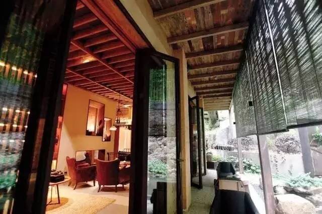 靜廬瀾柵，青山綿綿溪水潺潺