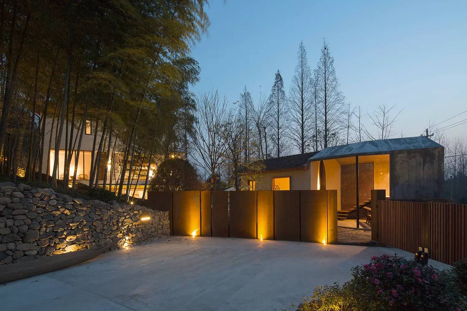 靜廬瀾柵，隱世小墅里一場泳池家庭趴