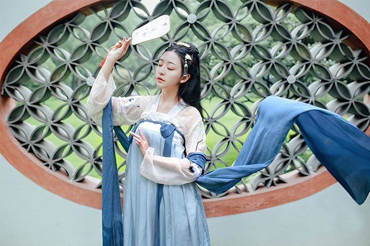 簡約版對(duì)襟上襦齊胸襦裙?jié)h服