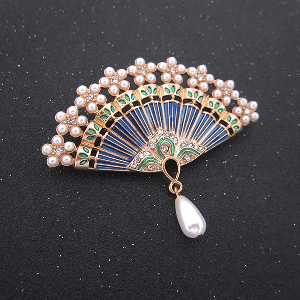 福連文苑扇子烤漆珍珠水鉆復(fù)古鏤空胸針