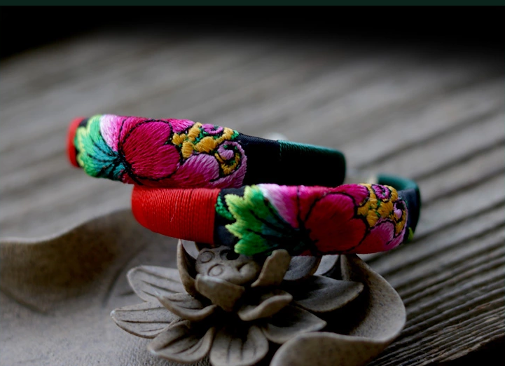 福連文苑云南苗銀繡花手鐲