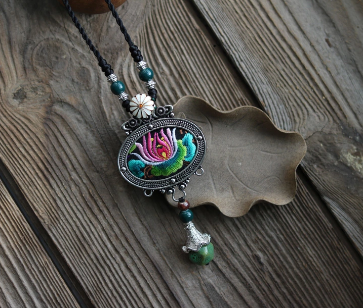 民族風(fēng)刺繡長(zhǎng)款掛件掛飾配飾項(xiàng)鏈