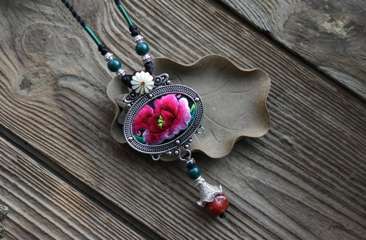 民族風(fēng)刺繡長(zhǎng)款掛件掛飾配飾項(xiàng)鏈
