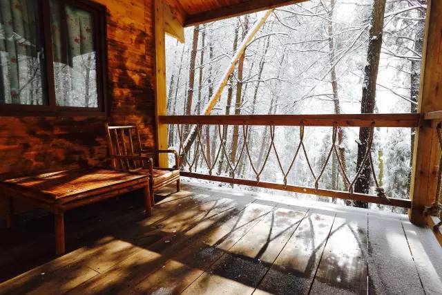 林中四舍民宿設(shè)計(jì)，一所鳥(niǎo)語(yǔ)花香的小木屋