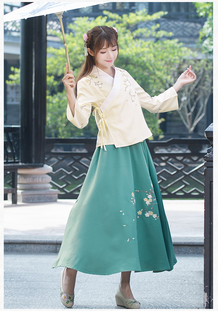 充滿古典韻味的改良漢服古裝圖片