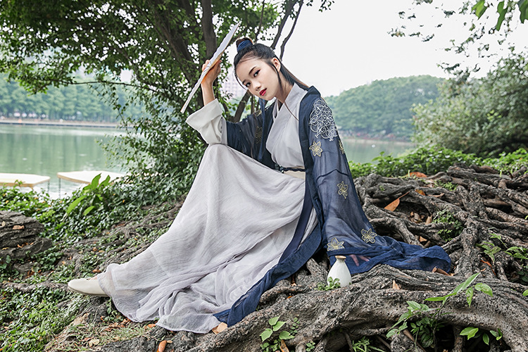 福連文苑大袖衫漢元素漢服古裝美女圖片