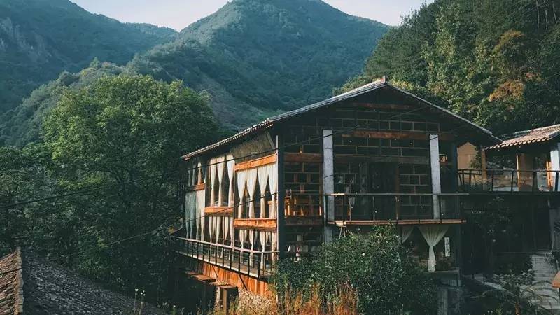 尋·尋客棧，一家超大藏書閣民宿設(shè)計