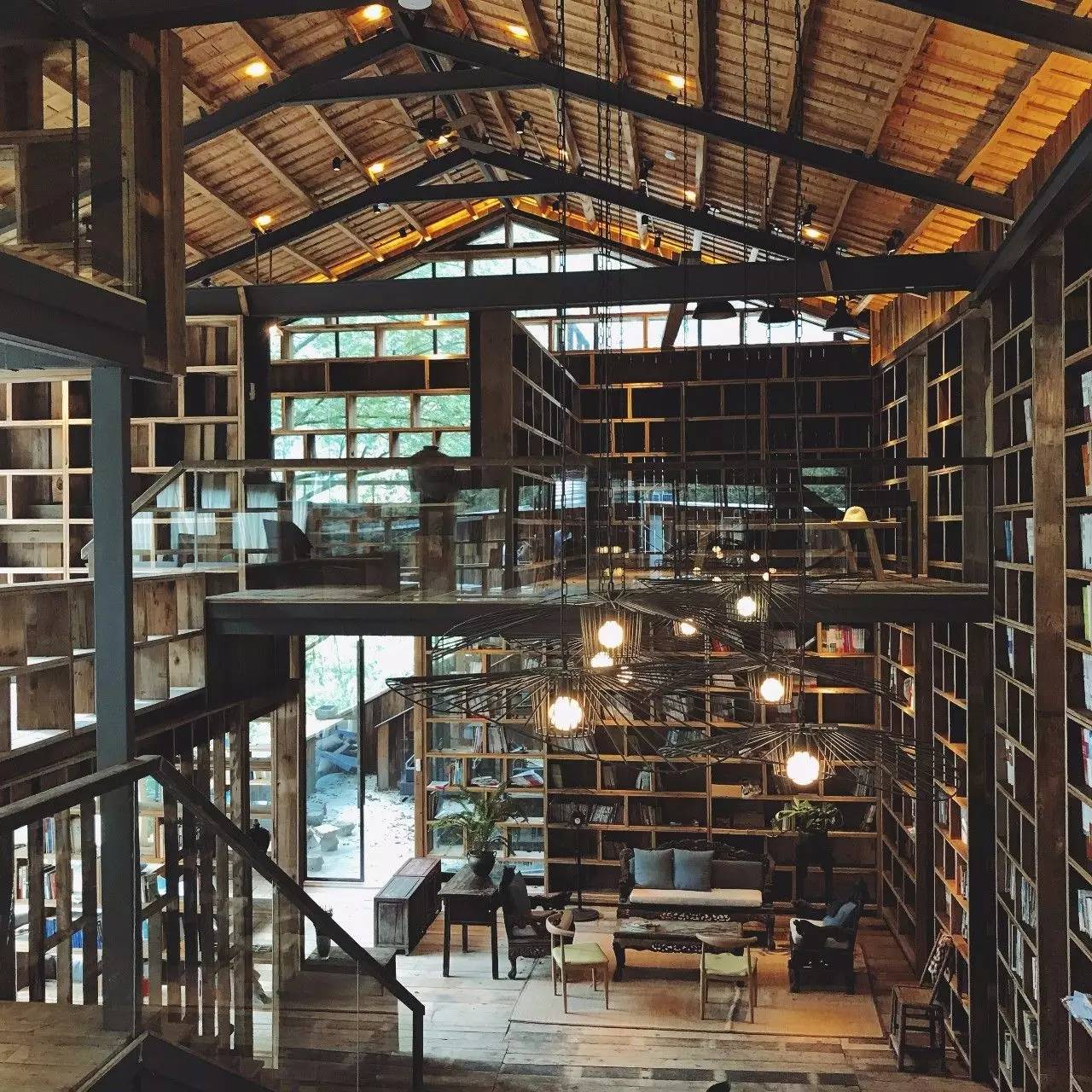 尋·尋客棧，一家超大藏書閣民宿設(shè)計