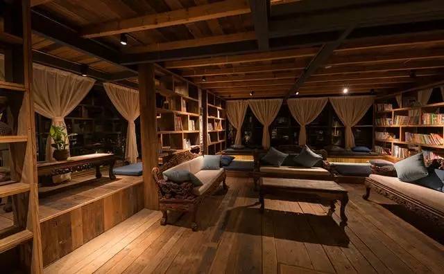 尋·尋客棧，一家超大藏書閣民宿設計