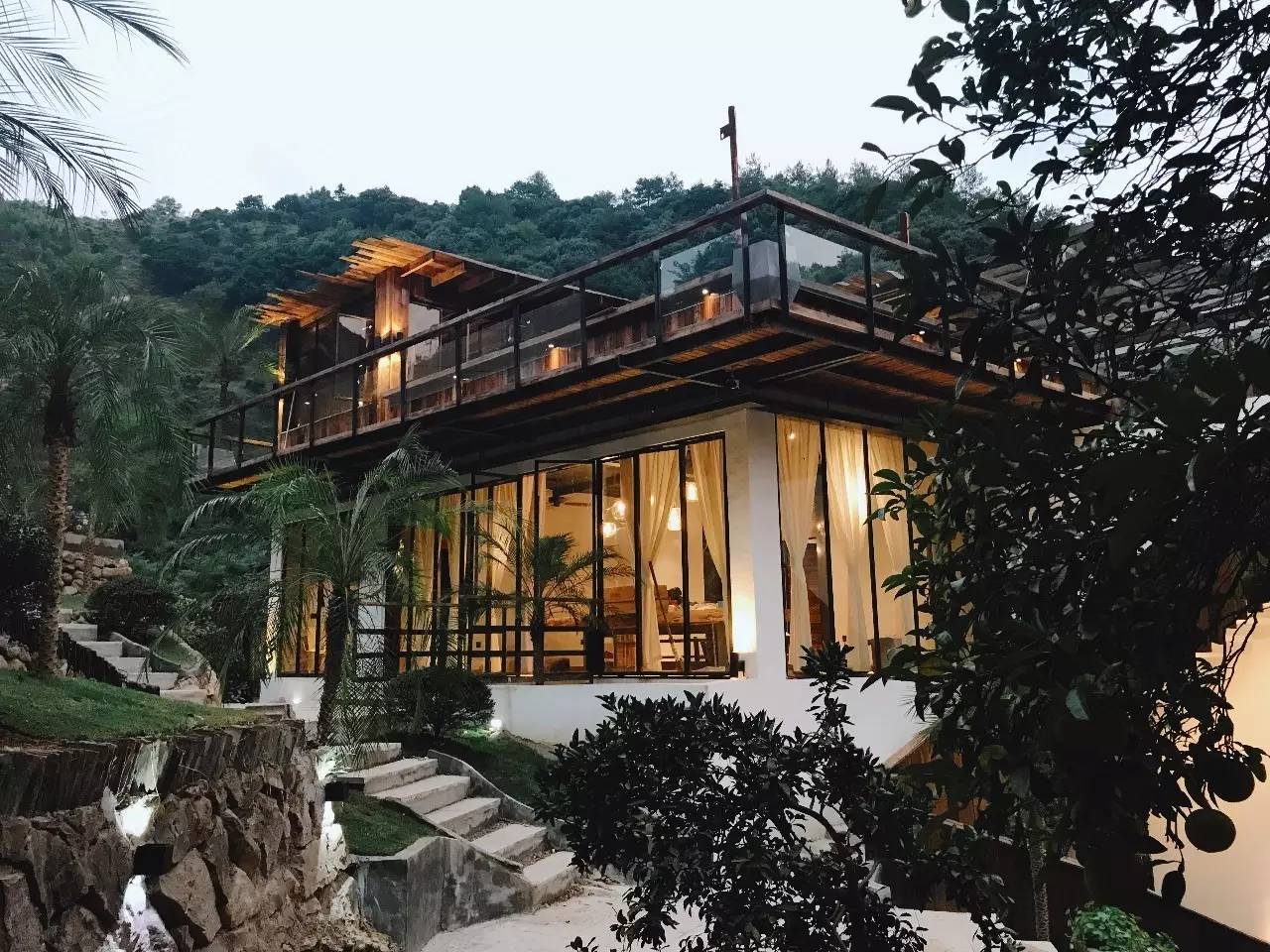 尋·尋客棧，一家超大藏書閣民宿設計