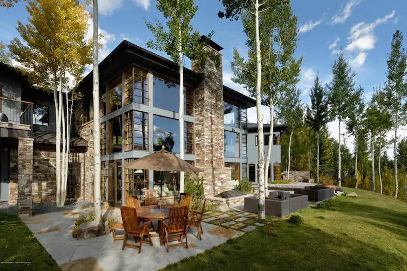 裝修設計，用石頭和木材建的豪宅