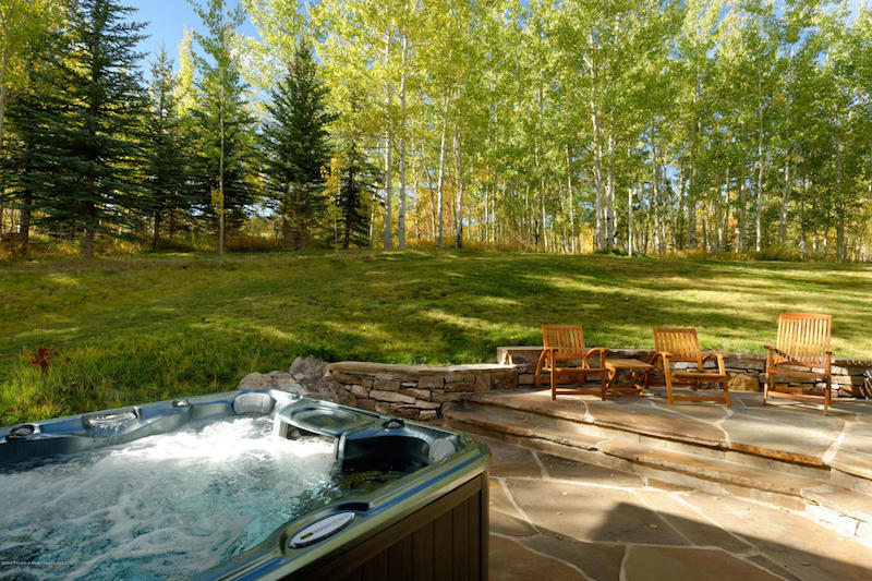 裝修設計，用石頭和木材建的豪宅