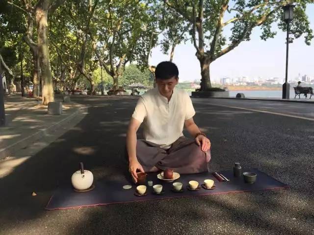 青桐·青竹茶舍，茶香縹緲靜賞西湖