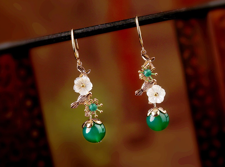 福連文苑金屬小鳥吊墜復(fù)古綠瑪瑙貝殼花耳環(huán)