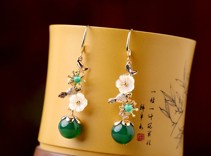 福連文苑金屬小鳥吊墜復(fù)古綠瑪瑙貝殼花耳環(huán)
